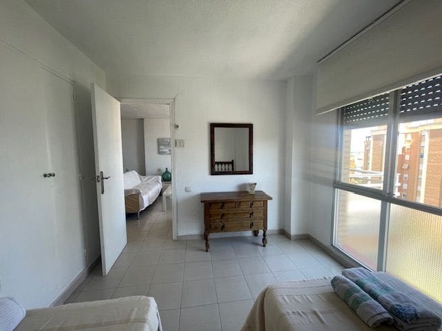 2 soveværelse Lejlighed til leje i Alicante by med swimmingpool garage - € 1.100 (Ref: 8292497)