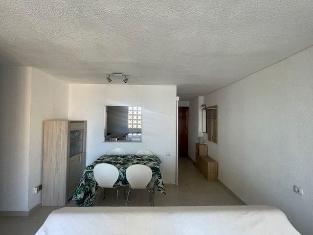 2 soveværelse Lejlighed til leje i Alicante by med swimmingpool garage - € 1.100 (Ref: 8292497)