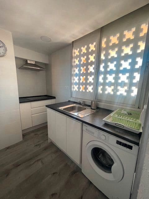 2 soveværelse Lejlighed til leje i Alicante by med swimmingpool garage - € 1.100 (Ref: 8292497)