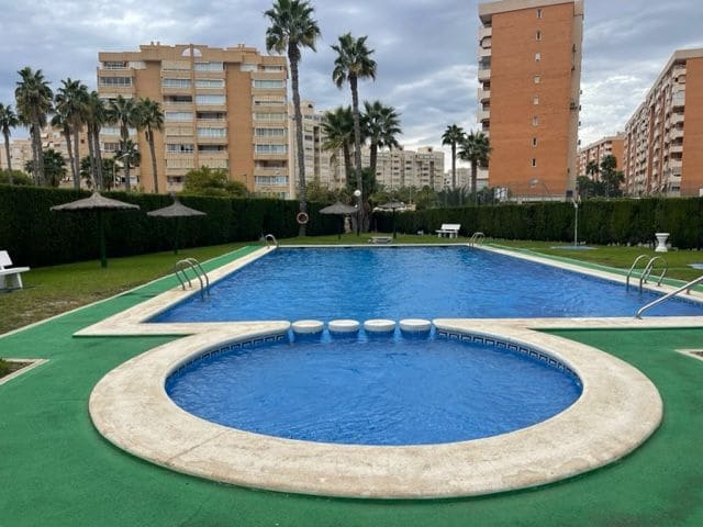 2 soveværelse Lejlighed til leje i Alicante by med swimmingpool garage - € 1.100 (Ref: 8292497)