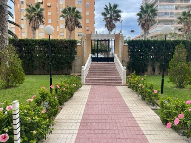 2 soveværelse Lejlighed til leje i Alicante by med swimmingpool garage - € 1.100 (Ref: 8292497)