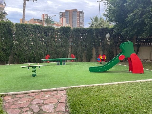 2 soveværelse Lejlighed til leje i Alicante by med swimmingpool garage - € 1.100 (Ref: 8292497)