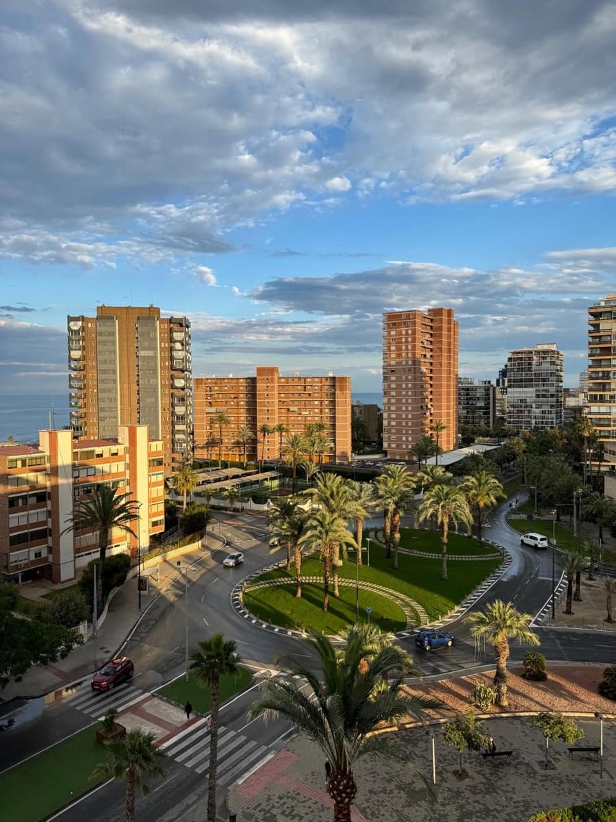 2 soveværelse Lejlighed til leje i Alicante by med swimmingpool garage - € 1.100 (Ref: 8292497)