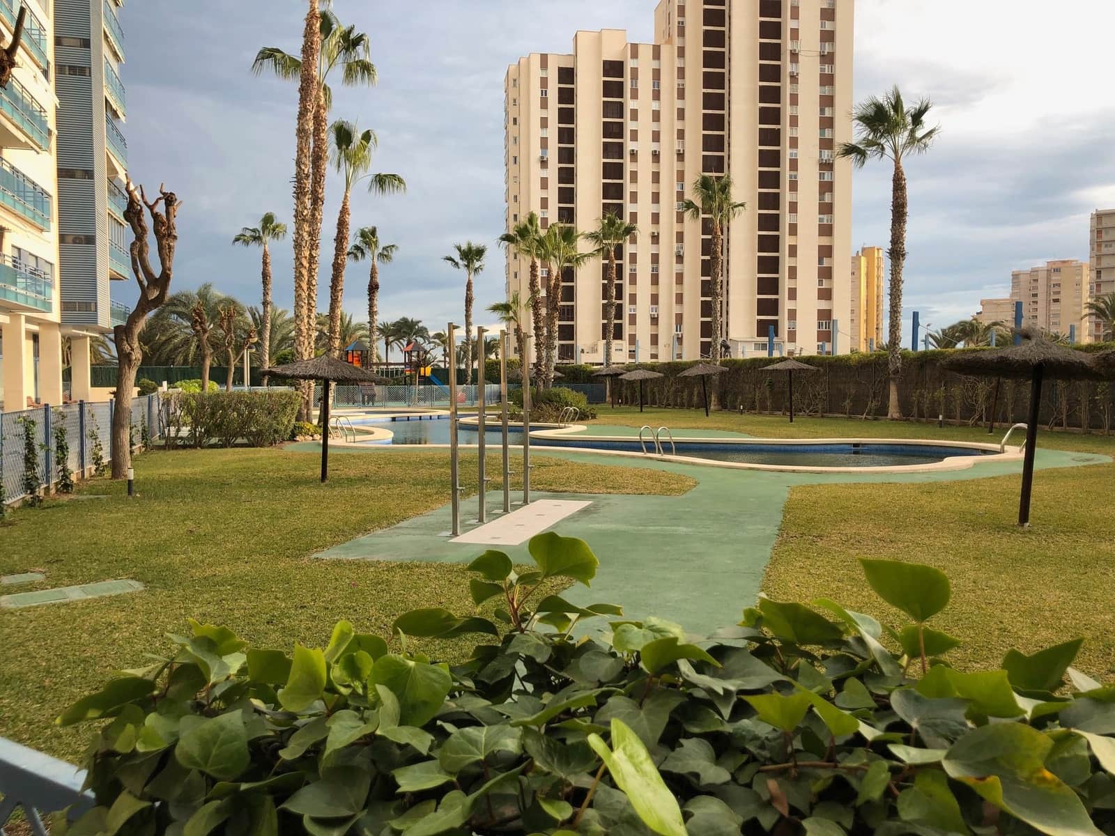 Apartamento Playa en Alicante / Alacant ciudad en alquiler con piscina garaje - 1.200 € (Ref: 8292500)