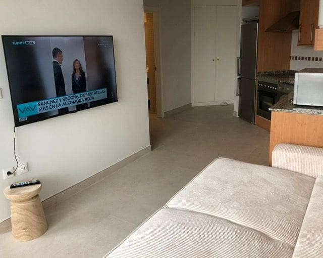 Beach Apartment for rent in Alicante / Alacant city with pool garage - € 1,200 (Ref: 8292500)