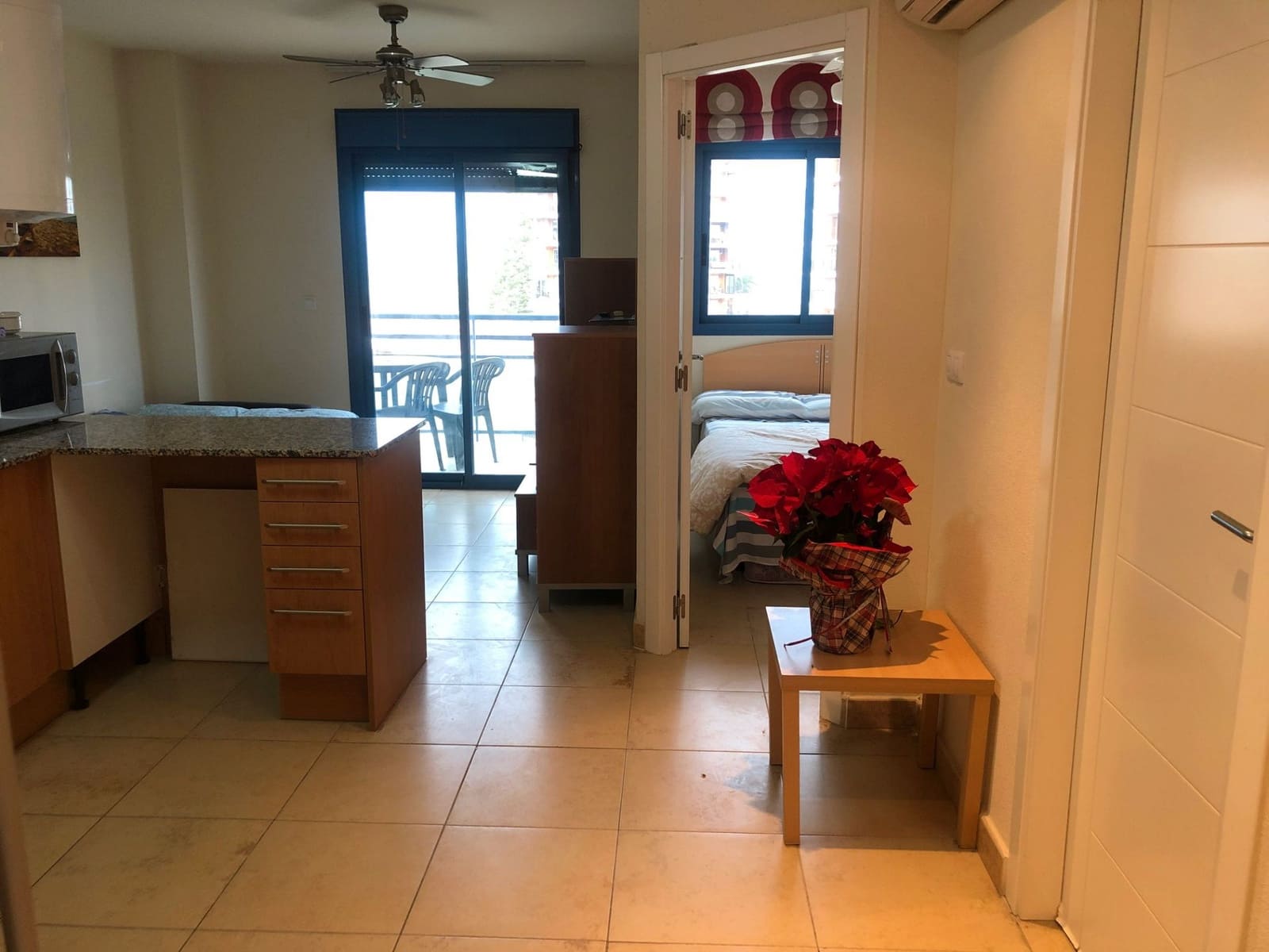 Beach Apartment for rent in Alicante / Alacant city with pool garage - € 1,200 (Ref: 8292500)