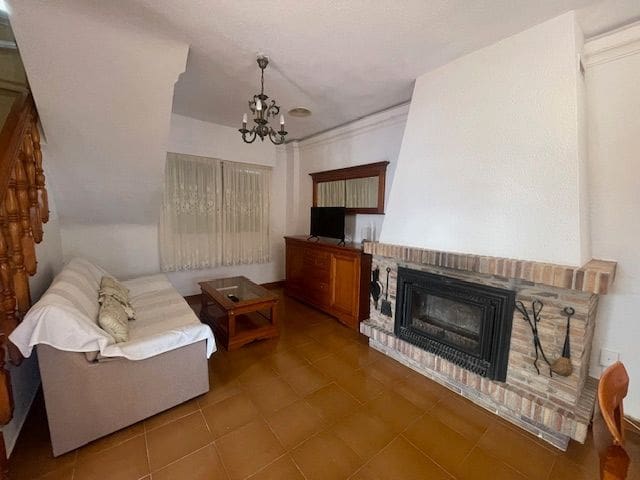 3 soverom Rekkehus til leie i El Campello med svømmebasseng garasje - € 1 350 (Ref: 8297362)