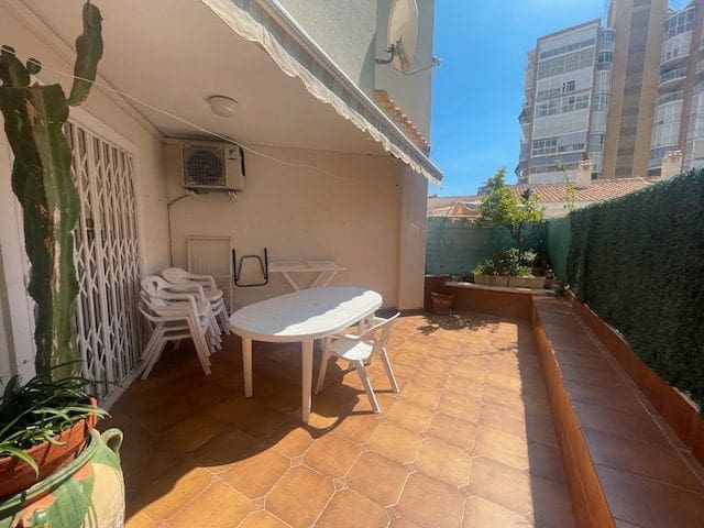 3 soverom Rekkehus til leie i Playa de Muchavista, El Campello med svømmebasseng garasje - € 1 350 (Ref: 8297362)