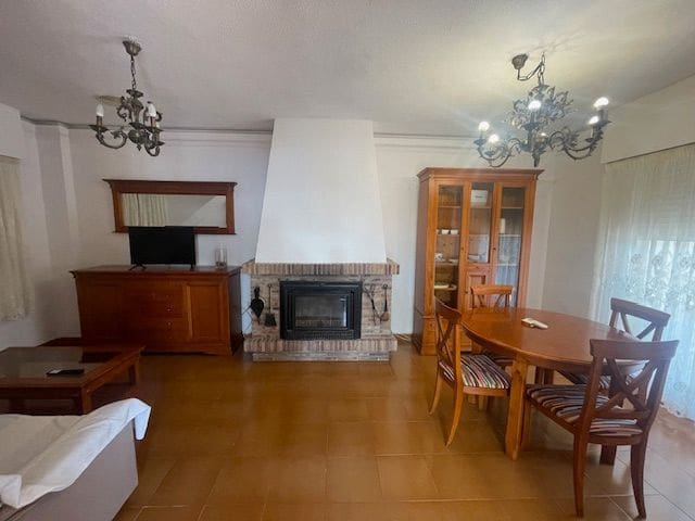 3 soverom Rekkehus til leie i El Campello med svømmebasseng garasje - € 1 350 (Ref: 8297362)