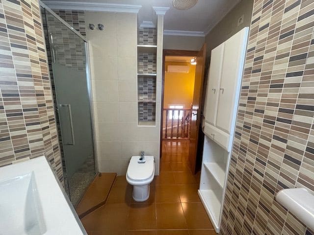 3 soverom Rekkehus til leie i El Campello med svømmebasseng garasje - € 1 350 (Ref: 8297362)