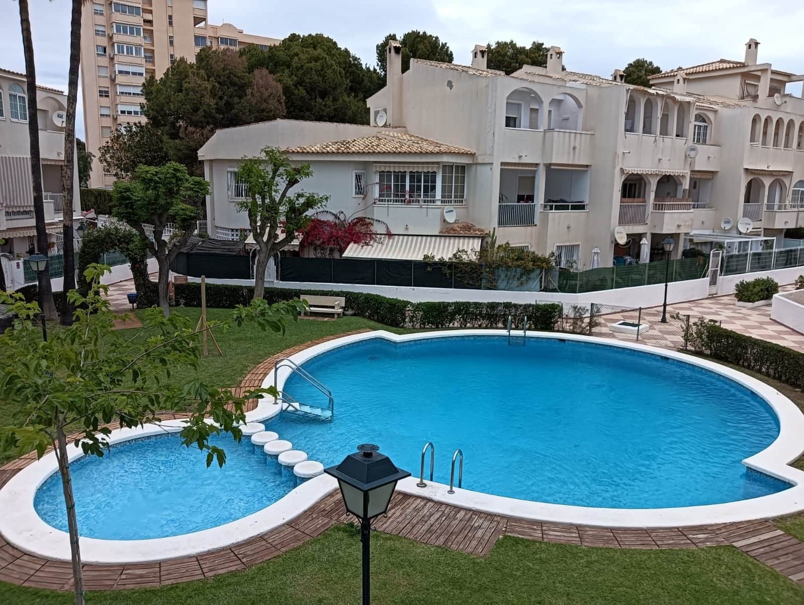 3 soverom Rekkehus til leie i El Campello med svømmebasseng garasje - € 1 350 (Ref: 8297362)