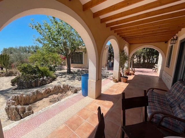 5 bedroom Villa for sale in San Vicente / Sant Vicent del Raspeig with pool garage - € 450,000 (Ref: 8310089)