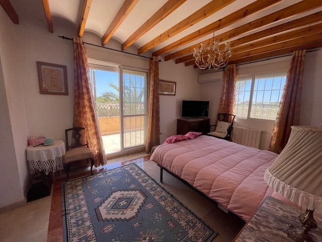 5 bedroom Villa for sale in San Vicente / Sant Vicent del Raspeig with pool garage - € 450,000 (Ref: 8310089)