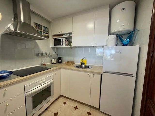 Ranta-asunto vuokrattavana paikassa Alicante kaupunki mukana uima-altaan 
autotalli - 1 300 € (Ref: 8317440)