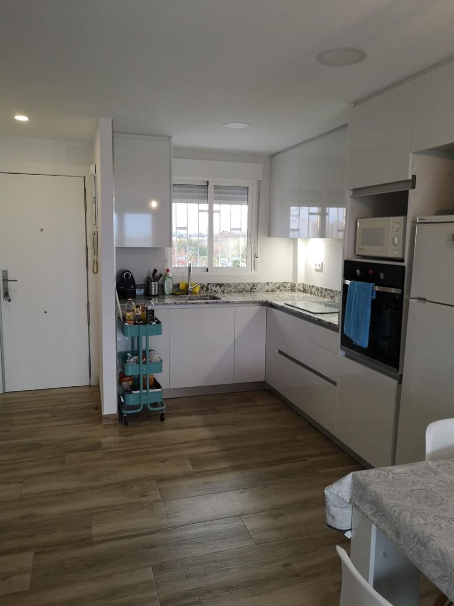 2 soveværelse Lejlighed til leje i Alicante by med swimmingpool garage - € 950 (Ref: 8329508)