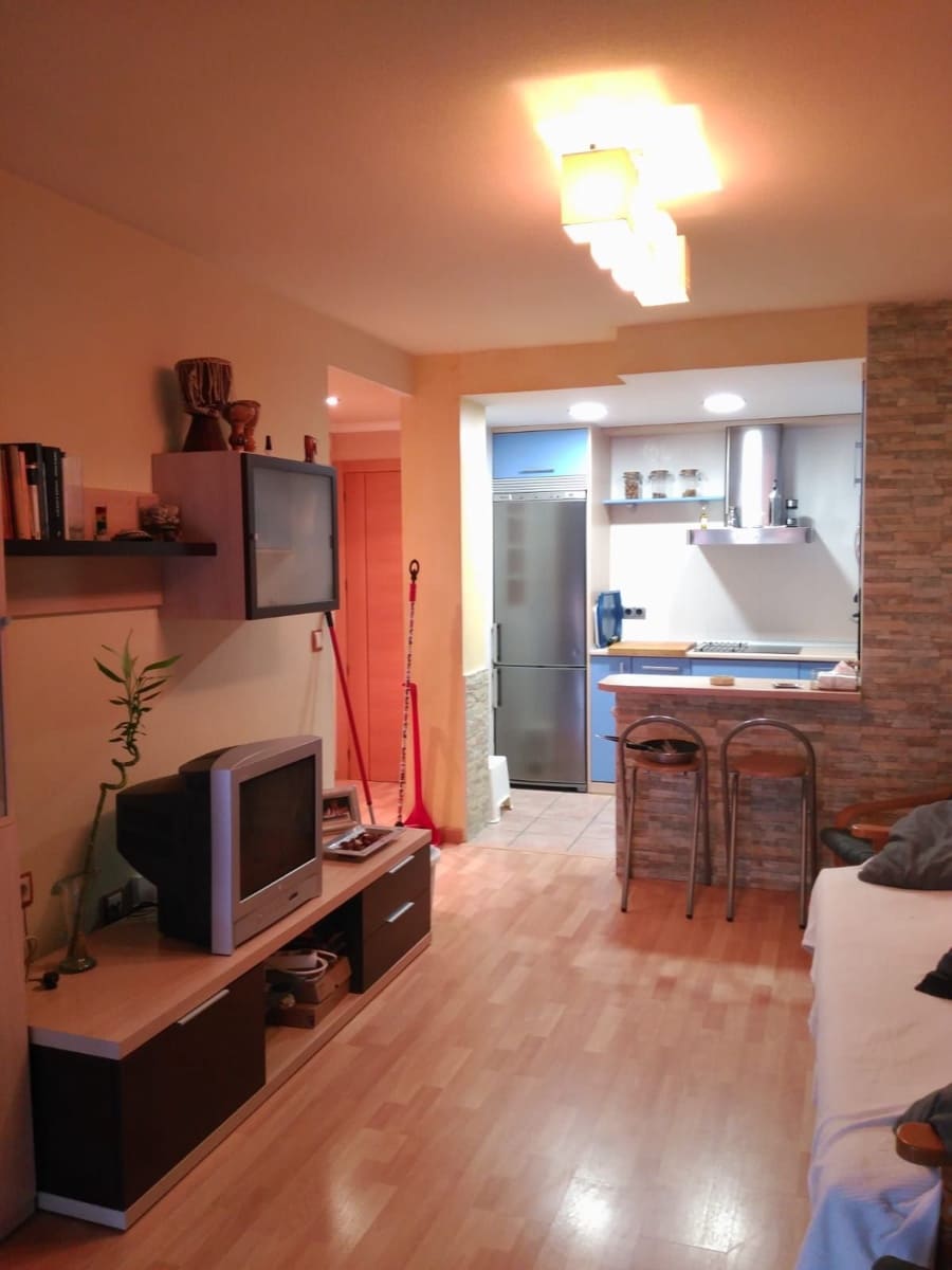 Appartement de 2 chambres à louer à Alicante ville avec piscine garage - 900 € (Ref: 8358989)