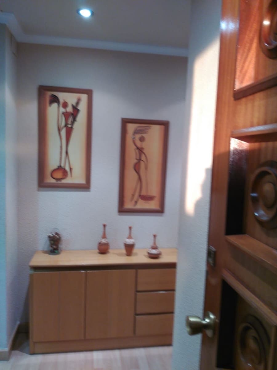 Appartement de 2 chambres à louer à Alicante ville avec piscine garage - 900 € (Ref: 8358989)