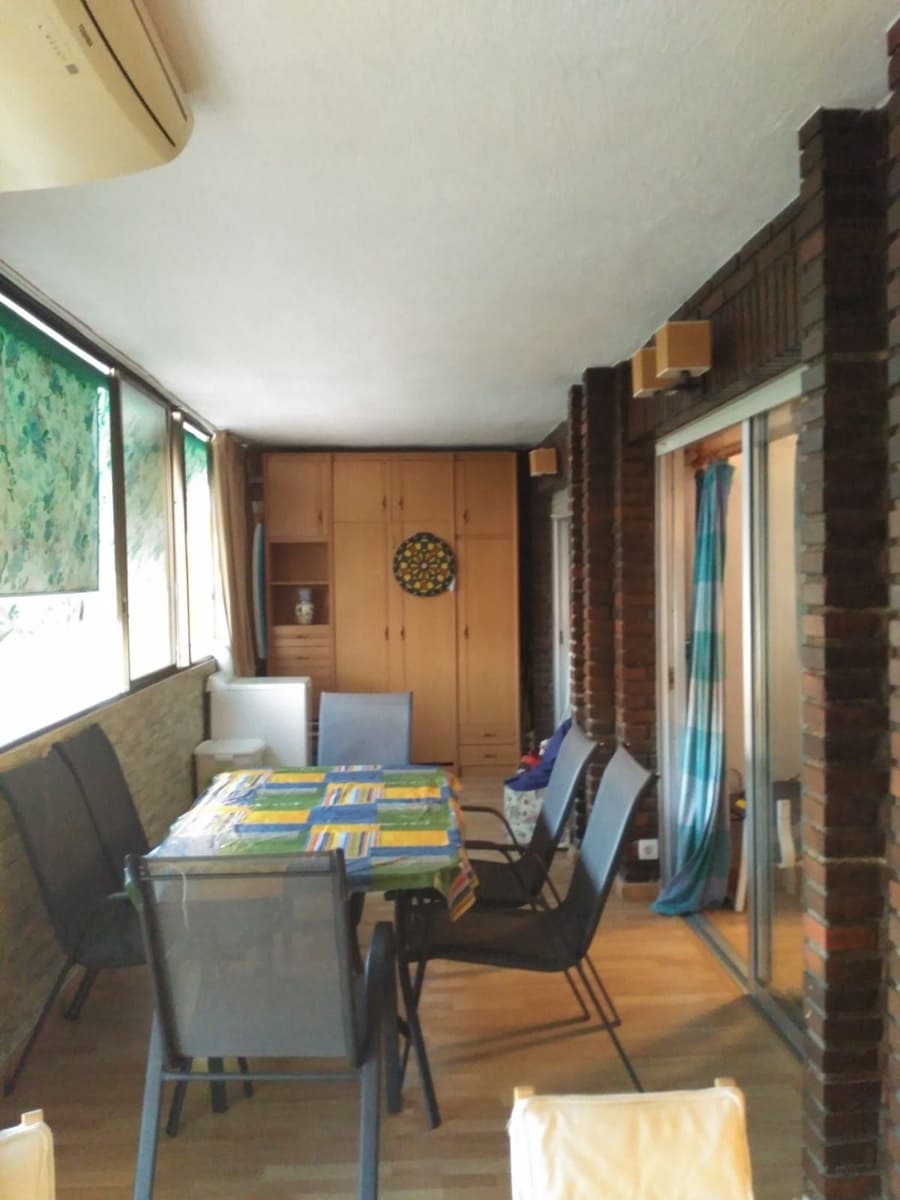 Appartement de 2 chambres à louer à Alicante ville avec piscine garage - 900 € (Ref: 8358989)