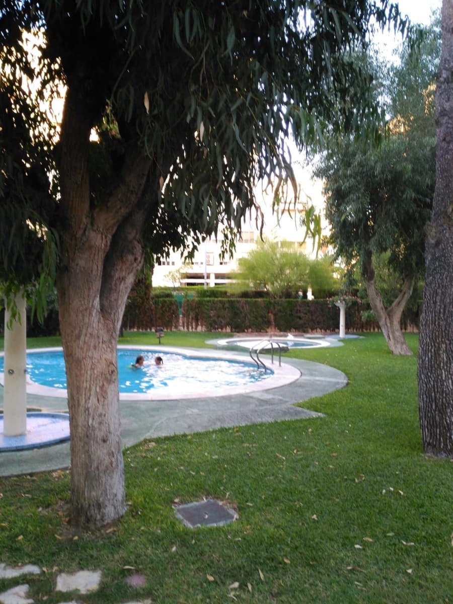 Appartement de 2 chambres à louer à Alicante ville avec piscine garage - 900 € (Ref: 8358989)