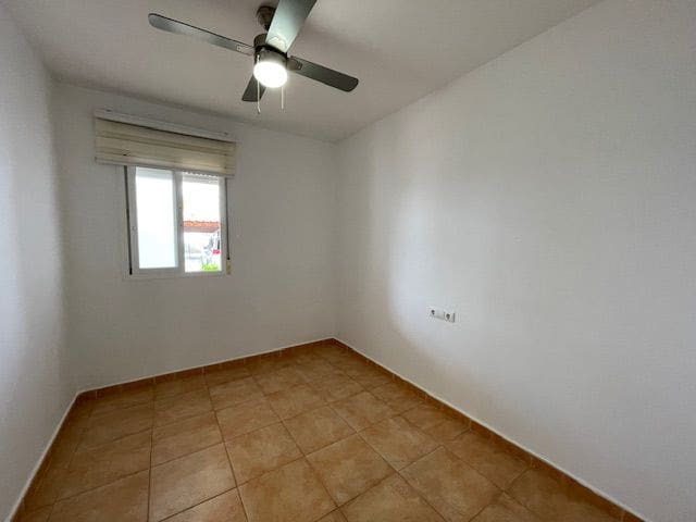 3 soveværelse Rækkehus til leje i Alicante by med swimmingpool garage - € 1.850 (Ref: 8361793)