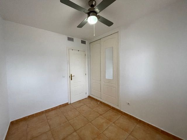 3 soveværelse Rækkehus til leje i Alicante by med swimmingpool garage - € 1.850 (Ref: 8361793)