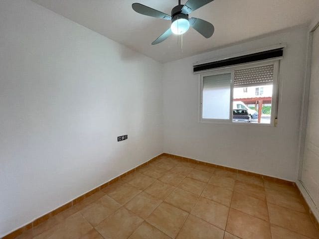 3 soveværelse Rækkehus til leje i Alicante by med swimmingpool garage - € 1.850 (Ref: 8361793)