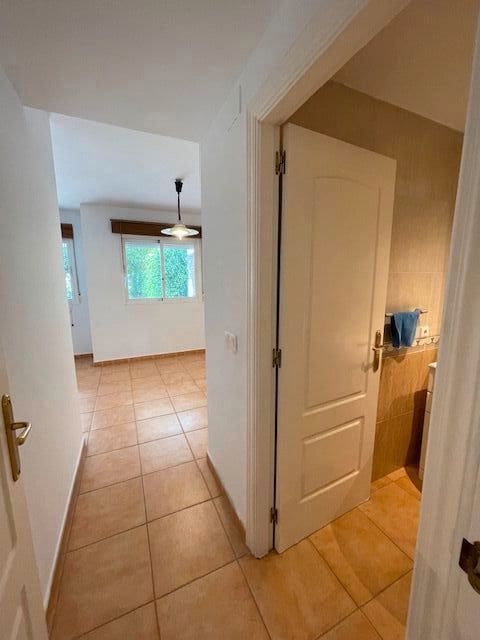 3 soveværelse Rækkehus til leje i Alicante by med swimmingpool garage - € 1.850 (Ref: 8361793)