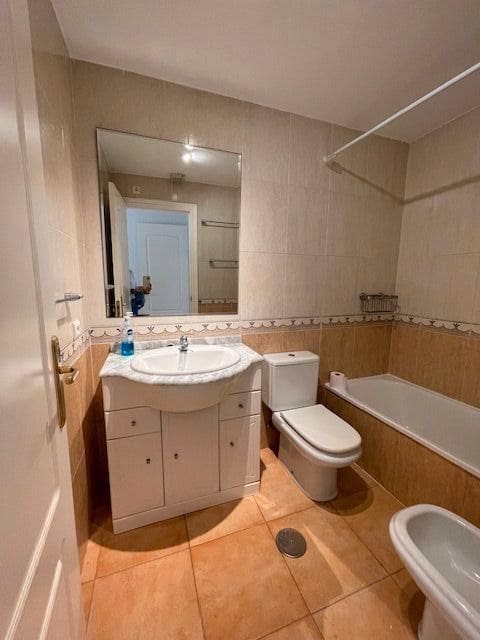 3 soveværelse Rækkehus til leje i Alicante by med swimmingpool garage - € 1.850 (Ref: 8361793)