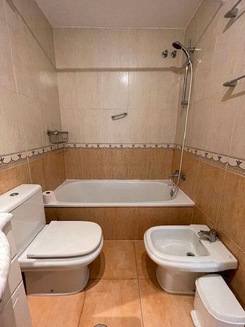 3 soveværelse Rækkehus til leje i Alicante by med swimmingpool garage - € 1.850 (Ref: 8361793)