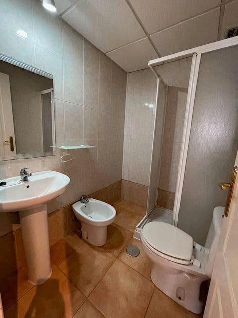 3 soveværelse Rækkehus til leje i Alicante by med swimmingpool garage - € 1.850 (Ref: 8361793)