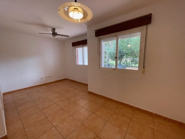 3 soveværelse Rækkehus til leje i Alicante by med swimmingpool garage - € 1.850 (Ref: 8361793)