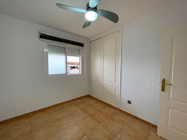 3 soveværelse Rækkehus til leje i Alicante by med swimmingpool garage - € 1.850 (Ref: 8361793)