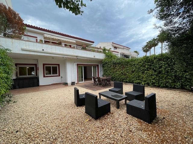 3 soveværelse Rækkehus til leje i Alicante by med swimmingpool garage - € 1.850 (Ref: 8361793)