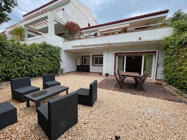 3 soveværelse Rækkehus til leje i Alicante by med swimmingpool garage - € 1.850 (Ref: 8361793)