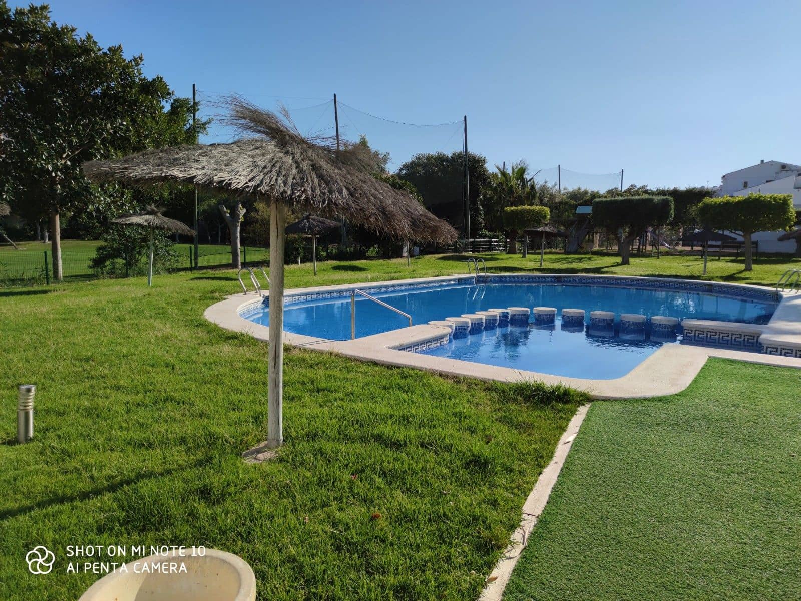 3 soveværelse Rækkehus til leje i Alicante by med swimmingpool garage - € 1.850 (Ref: 8361793)