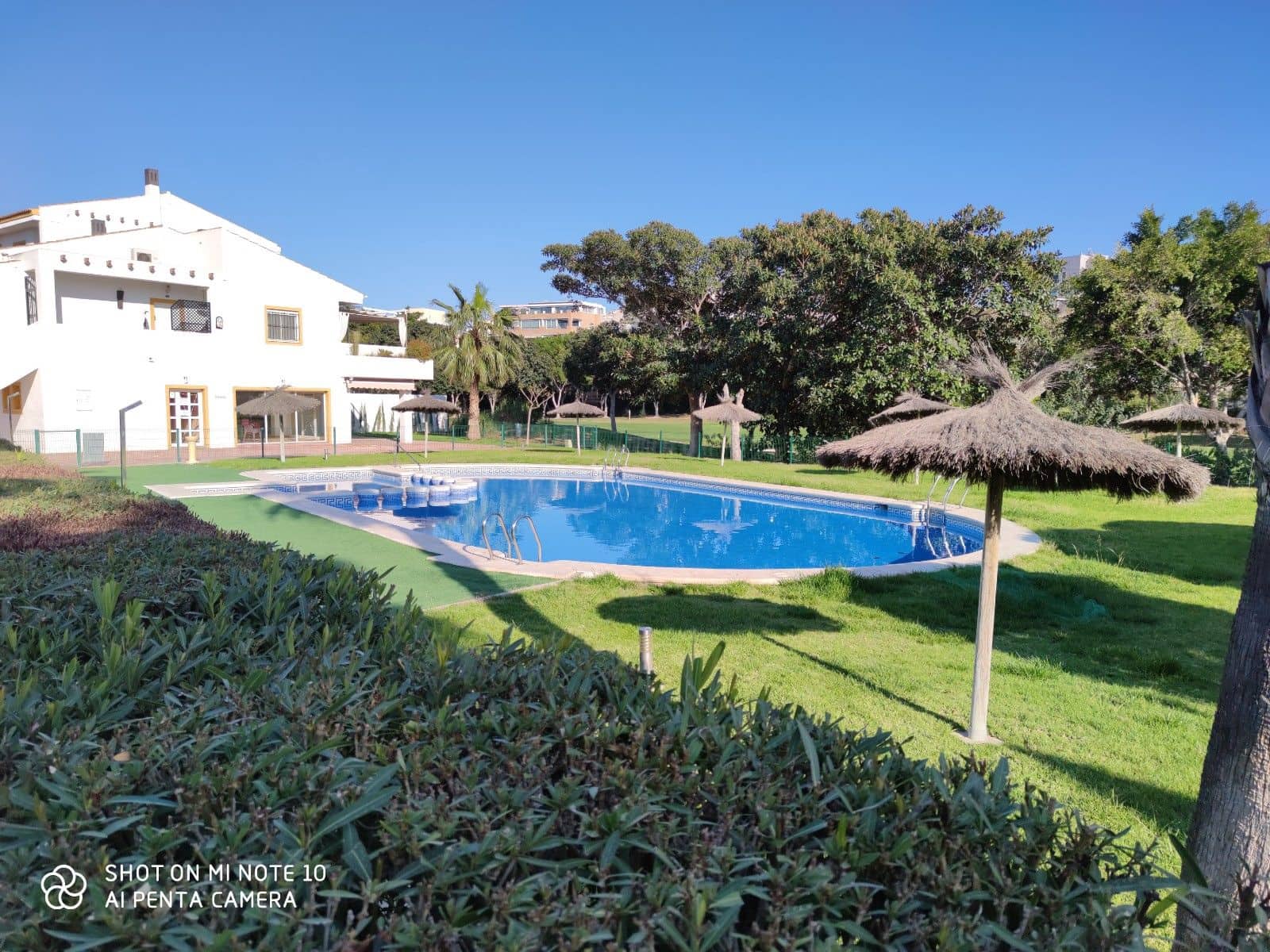 3 soveværelse Rækkehus til leje i Alicante by med swimmingpool garage - € 1.850 (Ref: 8361793)