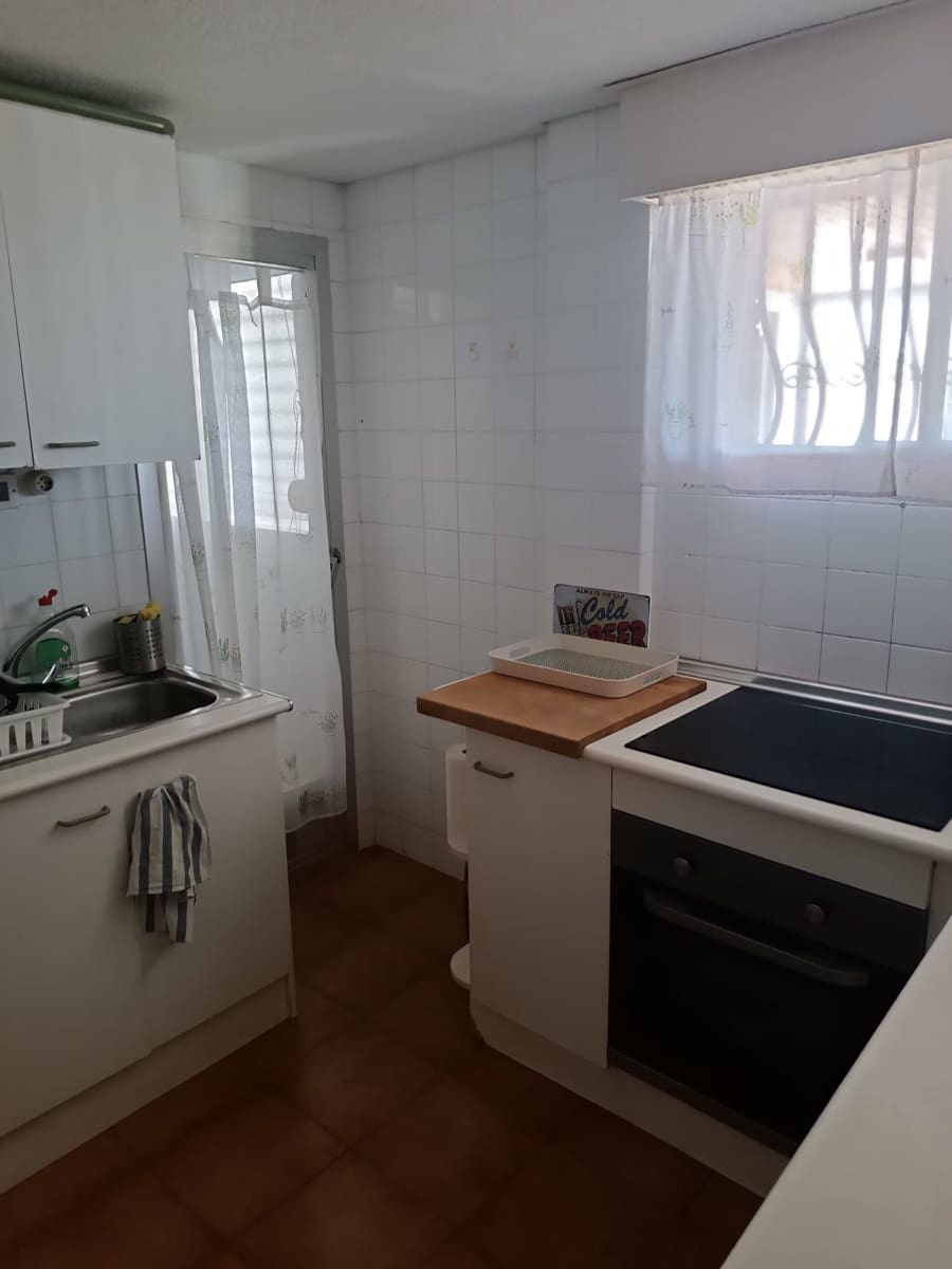 2 soverom Leilighet til leie i Alicante by med svømmebasseng garasje - € 1 100 (Ref: 8382199)