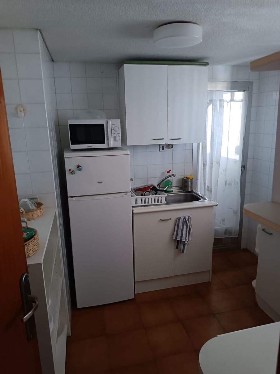 2 soverom Leilighet til leie i Alicante by med svømmebasseng garasje - € 1 100 (Ref: 8382199)