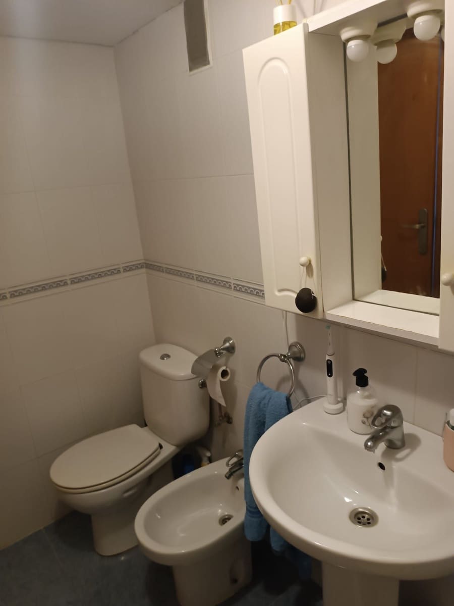 2 soverom Leilighet til leie i Alicante by med svømmebasseng garasje - € 1 100 (Ref: 8382199)