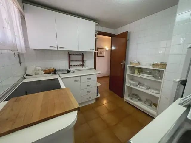 2 makuuhuone Asunto vuokrattavana paikassa Alicante kaupunki mukana uima-altaan 
autotalli - 1 000 € (Ref: 8382199)