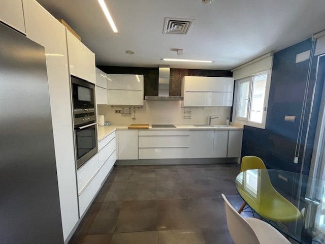 3 bedroom Penthouse for rent in Alicante / Alacant city with garage - € 2,950 (Ref: 8382200)