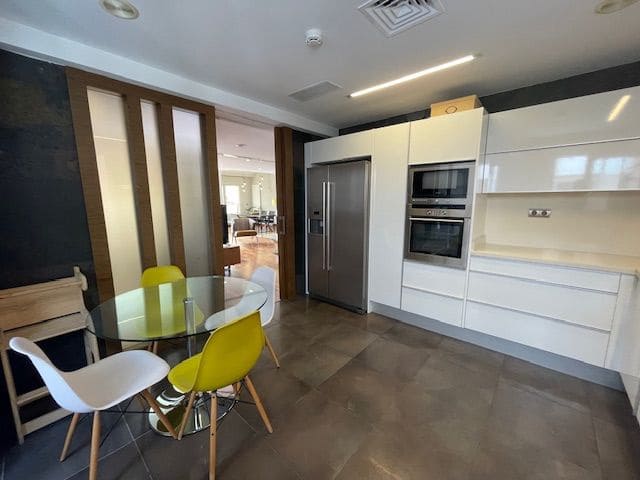 3 bedroom Penthouse for rent in Alicante / Alacant city with garage - € 2,950 (Ref: 8382200)