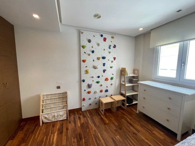 3 bedroom Penthouse for rent in Alicante / Alacant city with garage - € 2,950 (Ref: 8382200)
