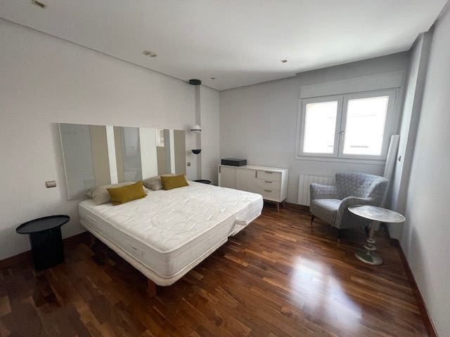3 bedroom Penthouse for rent in Alicante / Alacant city with garage - € 2,950 (Ref: 8382200)