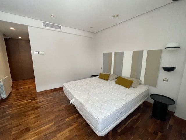 3 bedroom Penthouse for rent in Alicante / Alacant city with garage - € 2,950 (Ref: 8382200)