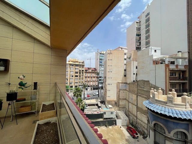 3 bedroom Penthouse for rent in Alicante / Alacant city with garage - € 2,950 (Ref: 8382200)