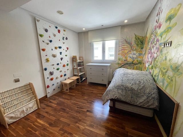 3 bedroom Penthouse for rent in Alicante / Alacant city with garage - € 2,950 (Ref: 8382200)