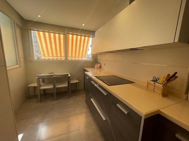 2 soverom Leilighet til leie i Alicante by med svømmebasseng garasje - € 1 190 (Ref: 8390155)