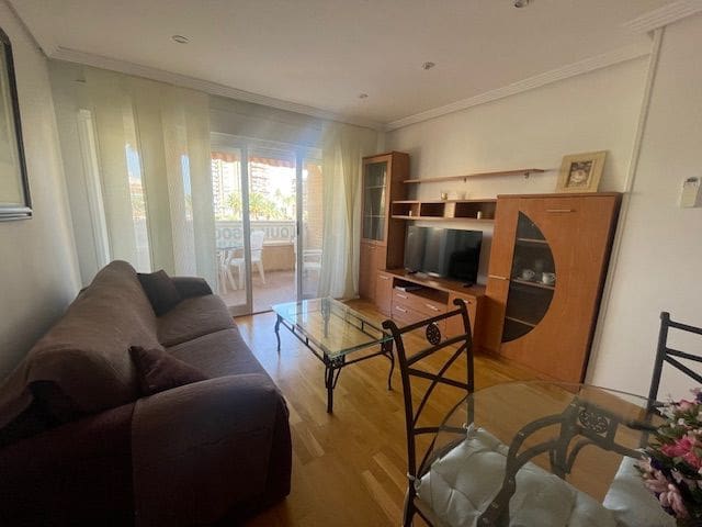 2 soverom Leilighet til leie i Alicante by med svømmebasseng garasje - € 1 190 (Ref: 8390155)