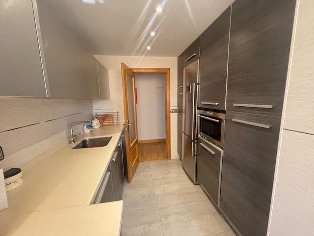 2 soverom Leilighet til leie i Alicante by med svømmebasseng garasje - € 1 190 (Ref: 8390155)